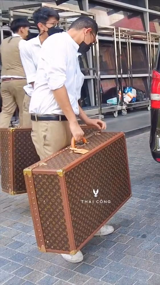 Thai Cong phat ngon cang det ve chuyen dung vali hang hieu 1,5 ty-Hinh-2