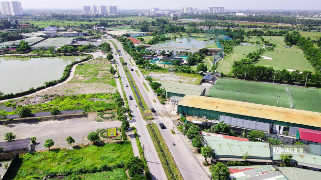 Ngoài được khai thác như các sân bóng, nhà hàng đến nay dự án vẫn còn nhiều diện tích đất bị hoang hóa.