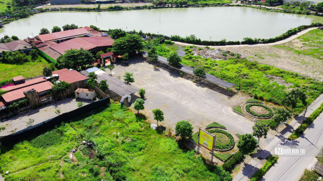 Các nhà hàng dọc trục đường của dự án công viên.