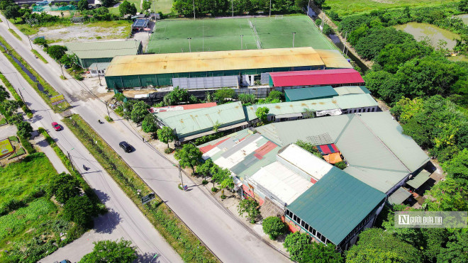 Các công trình được khai thác tạm gồm sân bóng mini, sân tập golf, bãi đỗ xe tĩnh…