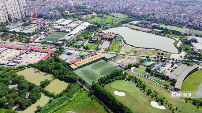 Dự án công viên thể thao cây xanh Hà Đông được UBND Tp.Hà Nội giao cho quận Hà Đông triển khai xây dựng các hạng mục khu Liên hiệp thể dục thể thao, khu công viên cây xanh - văn hóa, khu chung cư và trung tâm thương mại quốc tế Booyoung Kiến Hưng.