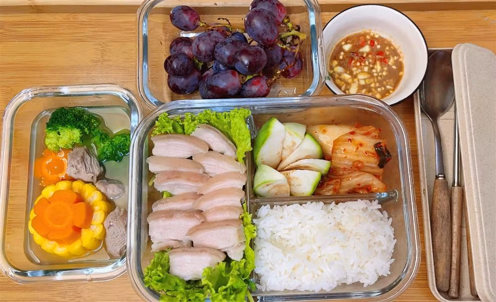 Bi treu tieu tiet kiem de tien mua nha, 9x khoe loat bua trua sieu ngon-Hinh-6