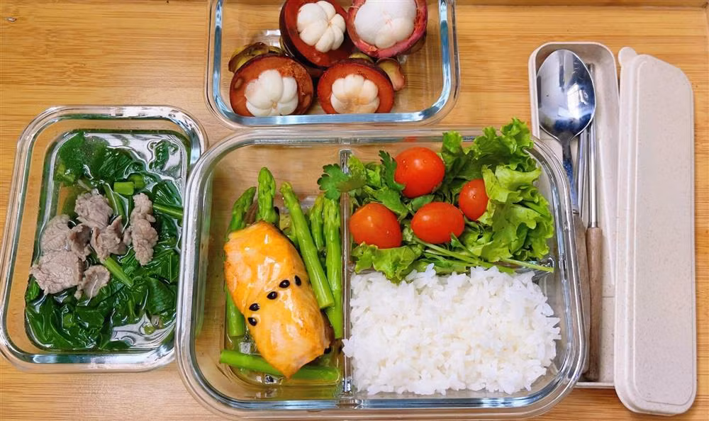 Bi treu tieu tiet kiem de tien mua nha, 9x khoe loat bua trua sieu ngon-Hinh-9