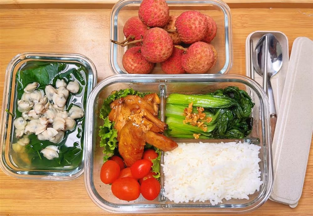 Bi treu tieu tiet kiem de tien mua nha, 9x khoe loat bua trua sieu ngon-Hinh-13