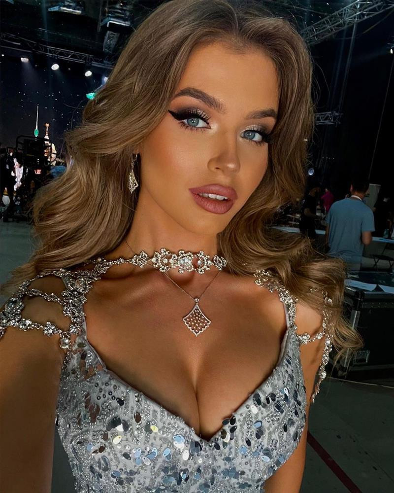 Hoa hau Nga tuyet sac lep ve me de tre dep nhu bup be