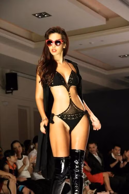 Ha Anh 5 lan 7 luot mac phan cam, tung bi cam dien 3 thang-Hinh-17