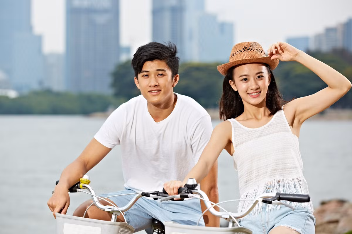 Cuoi tuan cua gioi tre co gi?-Hinh-5