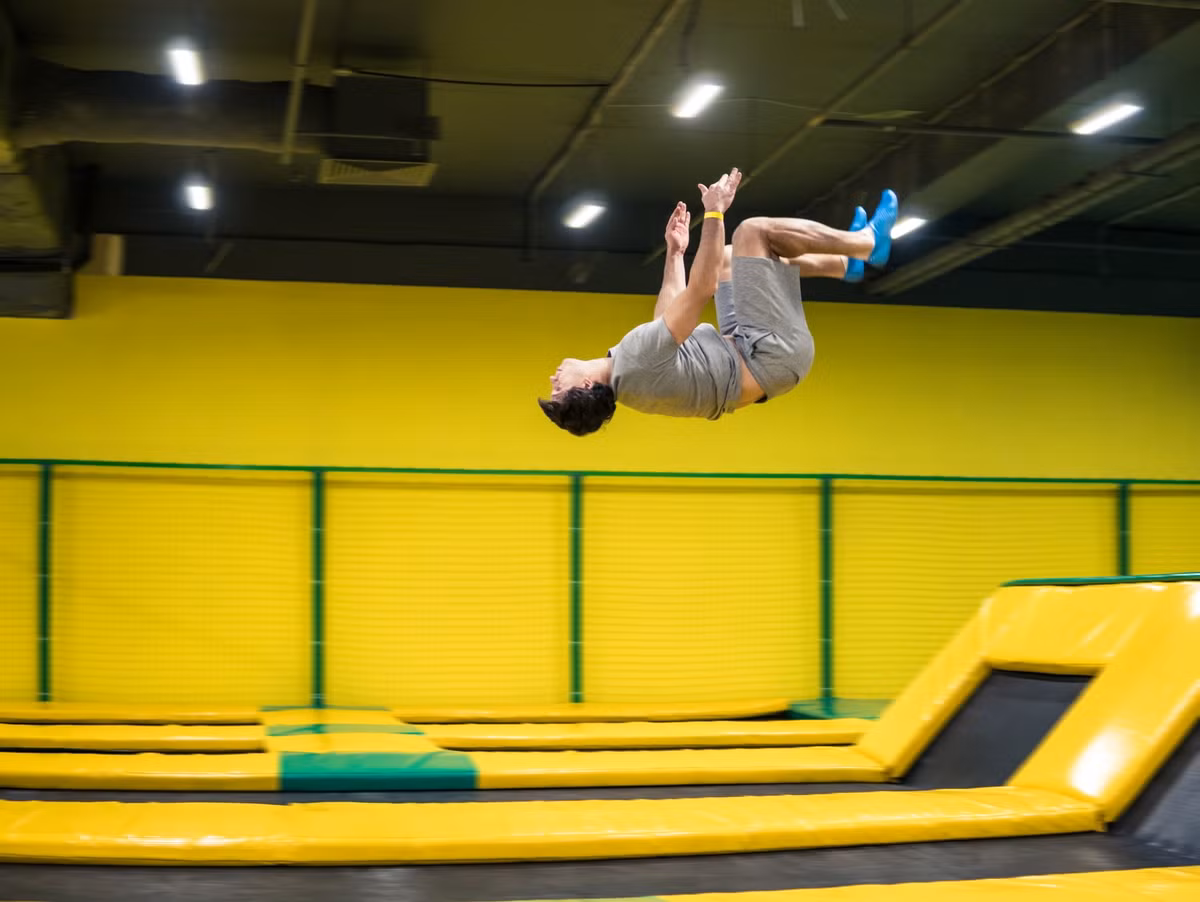 Cuoi tuan cua gioi tre co gi?-Hinh-3