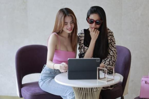 Thuy Tien duoc em gai Cong Vinh thap tung ra Hue-Hinh-2