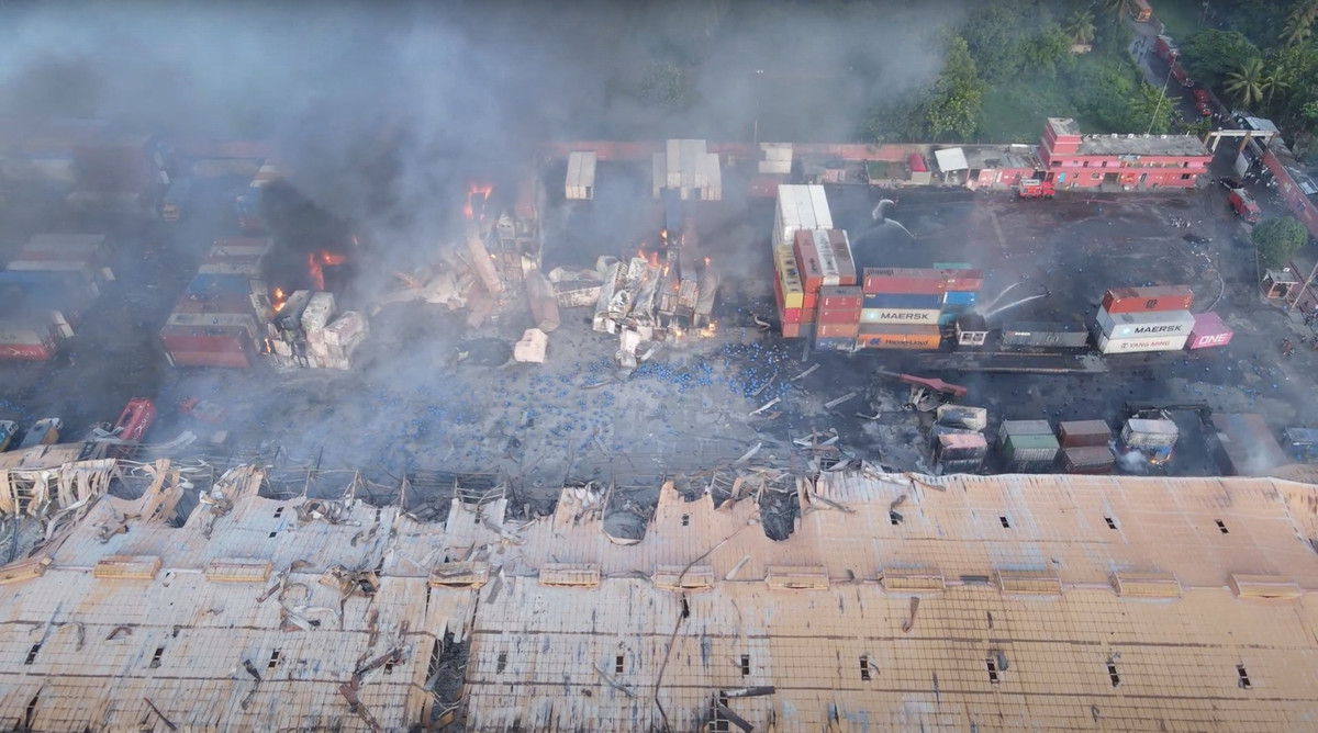 Kho container chay 3 ngay, khoi doc bao trum o Bangladesh-Hinh-2