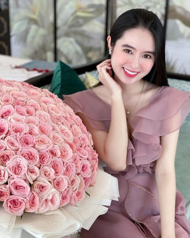 Trong những bức ảnh đời thường, cô nàng cũng rất xinh đẹp.