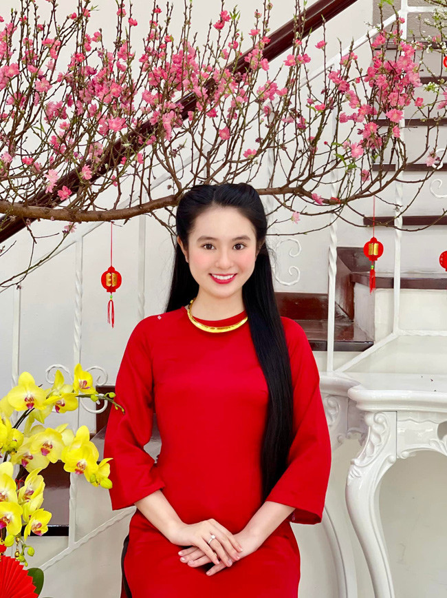 Mới đây, Ái Phi vừa chia sẻ bộ ảnh diện áo dài đón Tết, thu hút sự quan tâm của đông đảo dân mạng.