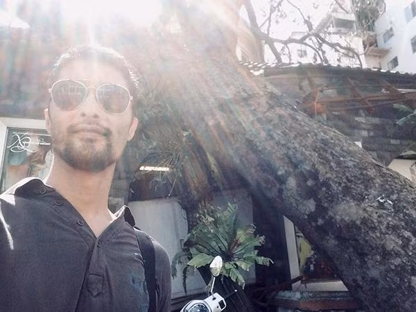 Đứng trước những nhận xét khen chê của khán giả, Johnny Trí Nguyễn tỏ ra bình thản. Anh tâm sự với Tạp chí Tri thức: "Trước đây, khi đóng các vai người hùng trong phim thì ngoại hình mình cần phải bự, phải hoành tráng hơn. Bây giờ, tôi cảm thấy không cần thiết phải chăm chút đến ngoại hình nhiều. Là một con người phải có sự thay đổi chứ. Sự thay đổi là lẽ đương nhiên, không thay đổi mới là đáng sốc. Cái gì mà tích cực thì sẽ có tiêu cực và ngược lại, tại mình tách bạch hai khái niệm này thôi. Thay đổi là lẽ đương nhiên, làm gì có tích cực hoặc tiêu cực".