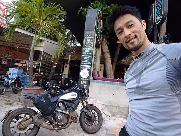 Nhiều khán giả yêu phim hành động Việt tỏ ra thất vọng với hình tượng của anh. Một số thì bày tỏ sự lo lắng cho sức khỏe của nam diễn viên sinh năm 1974.