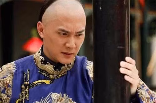 2 diem yeu khien Bat A Ca thua Ung Chinh trong cuoc gianh ngoi vuong-Hinh-4