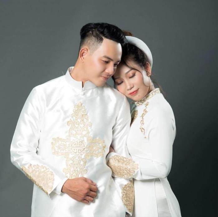 Chang trai co ten 'nua Tay nua Ta' khien nguoi khac doc va mo hoi