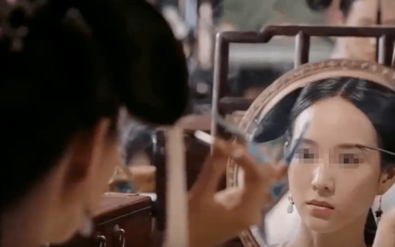 Điều này cũng liên quan đến phong tục tránh làm những việc có thể gây hại cho bản thân vào buổi tối. Hơn nữa, trong môi trường thiếu ánh sáng của thời đại xưa, việc chải tóc có thể dẫn đến nguy cơ tự gây thương tích.