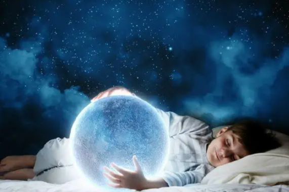 Câu này không chỉ đơn thuần là một lời khuyên về vấn đề vệ sinh cá nhân mà còn ẩn chứa những ý nghĩa sâu xa về văn hóa và tâm linh.