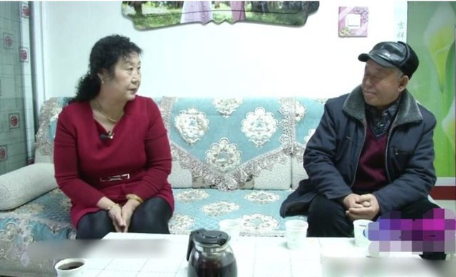 Nguoi phu nu quay ngoat thai do khi biet luong huu cua doi tac-Hinh-2