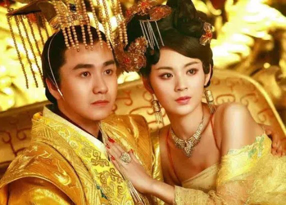 Những người phụ nữ này không có gì để làm trong cung, vì vậy họ phải dùng những cách nhàm chán này để chứng minh cho những người phụ nữ khác trong hậu cung biết địa vị của họ cao quý như thế nào.