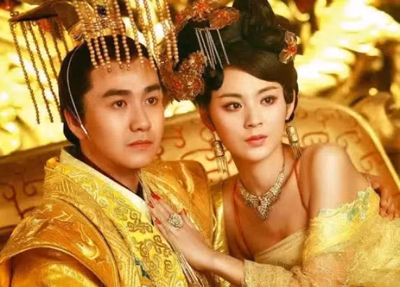 Những người phụ nữ này không có gì để làm trong cung, vì vậy họ phải dùng những cách nhàm chán này để chứng minh cho những người phụ nữ khác trong hậu cung biết địa vị của họ cao quý như thế nào.