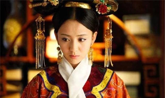 - Thứ tư, là để bày tỏ với những người phụ nữ khác rằng cô ta được sủng ái. Các phi tần trong hậu cung càng tỏ ra yếu đuối và nhút nhát họ càng có thể khơi dậy khát vọng chinh phục của hoàng đế, và càng có thể thuyết phục hoàng đế quan tâm mình.