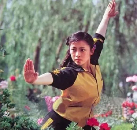 Ly Lien Kiet bo vo dau de cuoi hoa hau, giat minh sau 20 nam-Hinh-2