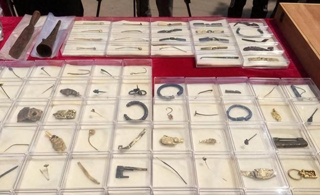 Phat hien “con song chua day vang”, chuyen gia uoc tinh hon 10.000 ty-Hinh-6