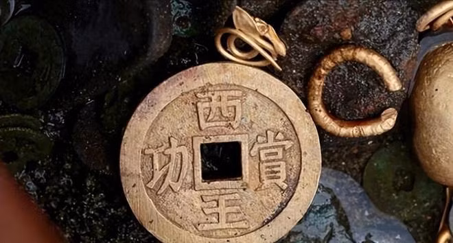 Phat hien “con song chua day vang”, chuyen gia uoc tinh hon 10.000 ty-Hinh-5