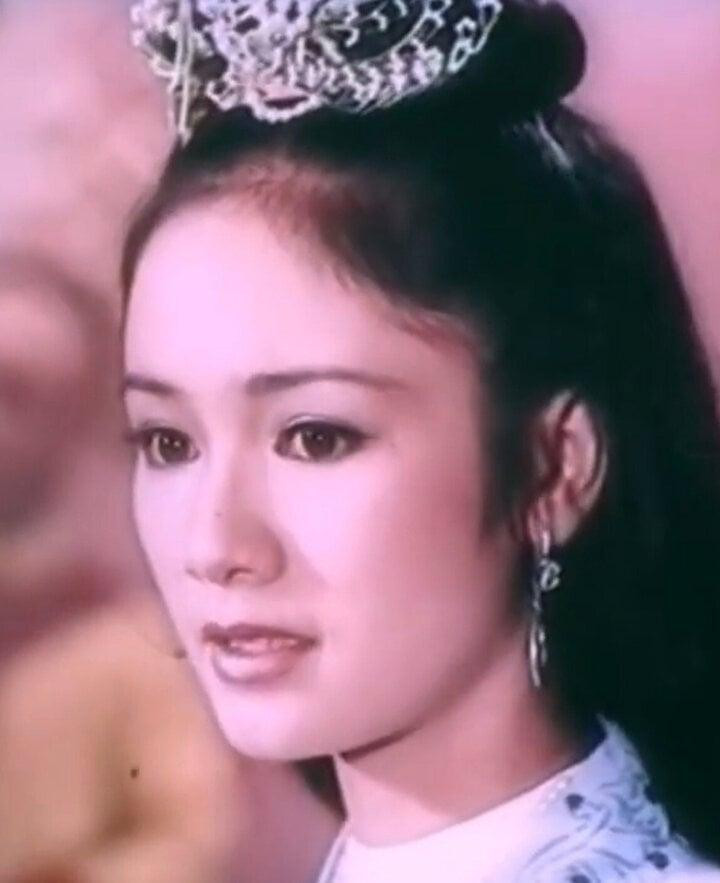 Nhan sac NSND Thu Ha nam 20 tuoi danh bai moi my nhan