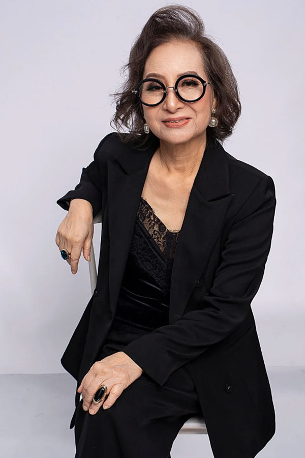 Nữ nghệ sĩ gạo cội dành 10 năm bươn chải với công việc này cho đến khi 2 con Ngọc Châu - Khánh Linh trưởng thành cứng cáp.