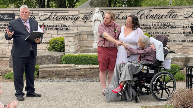 Ung thu giai doan cuoi, bo van co lam mot viec trong dam cuoi con