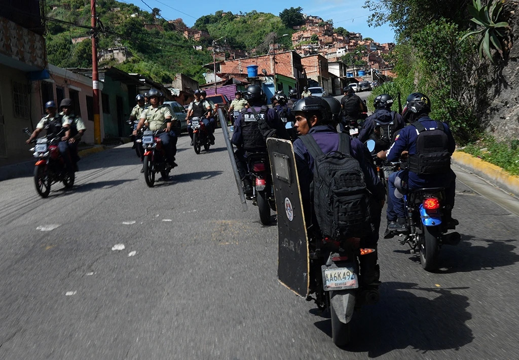 Biểu tình sau bầu cử ở Venezuela, 2.000 người bị bắt giữ Bieu tinh sau bau cu o Venezuela, 2.000 nguoi bi bat giu