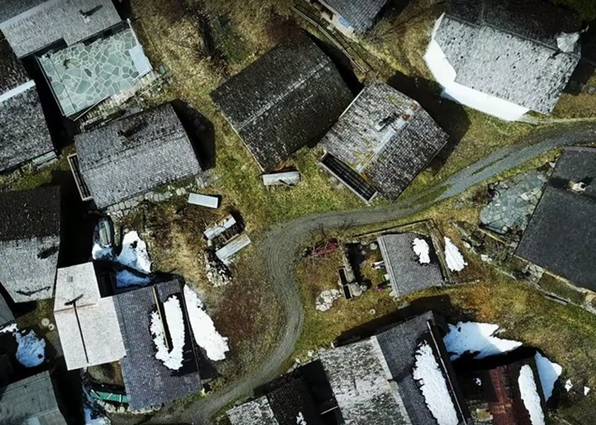 Làng Albinen nhìn từ trên cao.