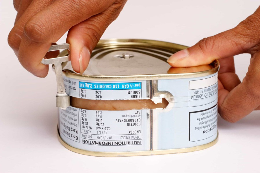 Khẩu phần dã chiến của quân đội Hy Lạp bao gồm thịt hộp, thịt với rau, pho mát, bánh quy cứng, mật ong và nho khô hoặc sô cô la.