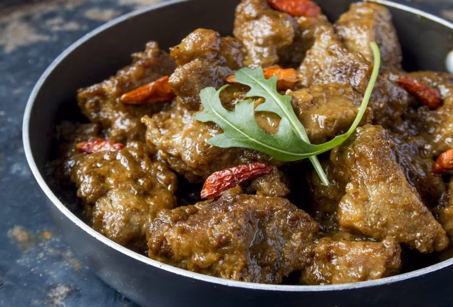 Lực lượng Vũ trang Quốc gia Indonesia có khẩu phần dã chiến gồm cơm chiên kiểu Java hoặc Bali đóng hộp với sa tế gà, thịt với gia vị Bali, đồ uống, bánh quy.