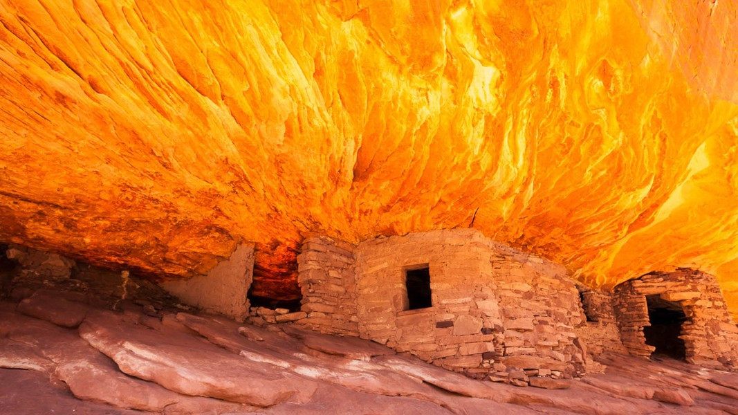  Đáng chú ý là ngôi nhà cổ xưa mang tên The House on Fire Ruins.