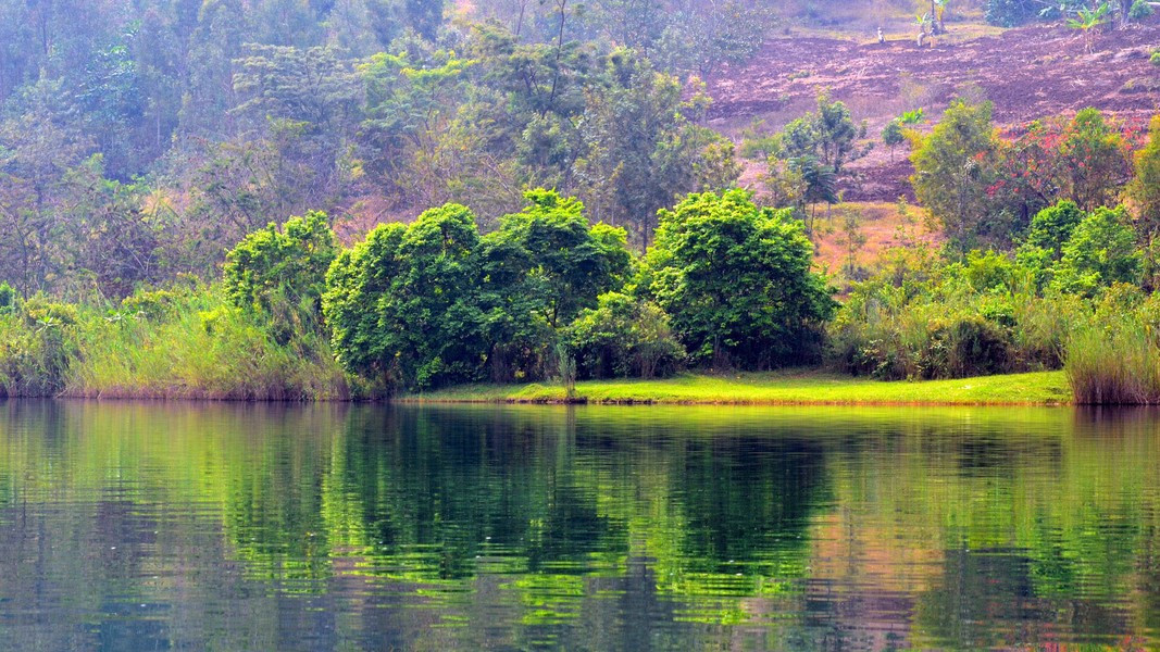 Và hồ cũng có thể bất chợt phun trào nếu các tầng lớp bên dưới bị tác động bởi động đất hoặc dung nham