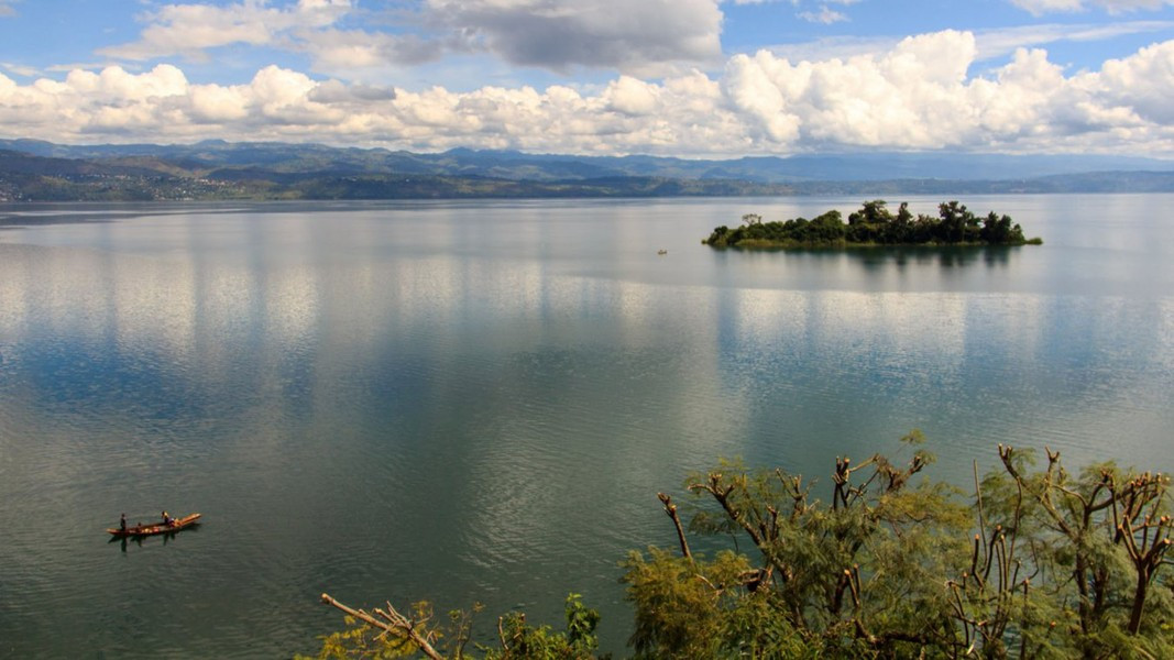 Song việc này rất dễ gây xáo trộn cấu trúc của hồ và kích hoạt vụ nổ nếu quá trình khai thác không an toàn