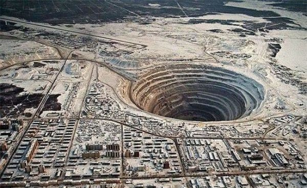Mỏ kim cương Mirny - Đông Siberia, Nga: đây được coi là một di tích thời hiện đại với vẻ đẹp độc đáo của nó.