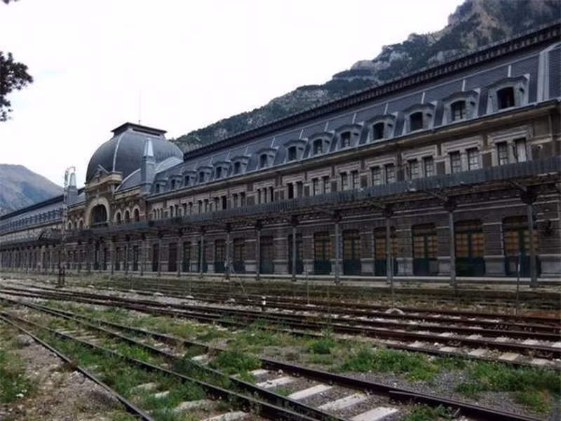 Nhà ga Canfranc Rail, Tây Ban Nha.