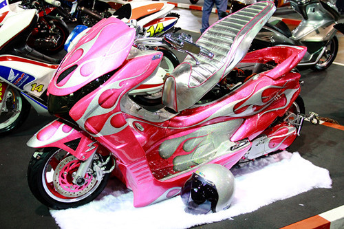 PCX phiên bản hồng cá tính dành cho chị em phụ nữ.