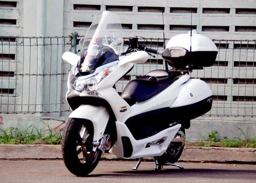 PCX phiên bản thương mại dành cho những người thích đi chơi xa.