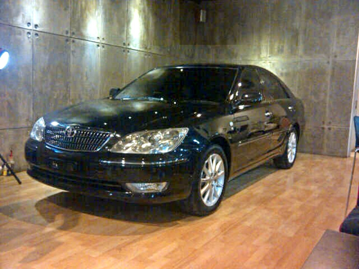 Các chi nhánh VietinBank đang ráo riết thanh lý loạt xe ôtô. Trong đó, VietinBank Bến Tre rao bán chiếc xe chở tiền Mitsubishi với giá 180 triệu đồng và 01 xe Toyota Camry 3.0V giá khởi điểm 102 triệu đồng. (Ảnh minh họa Toyota Camry 3.0V 2002)