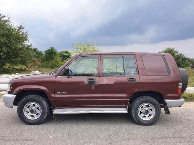 Agribank chi nhánh Đồng Tháp thanh lý một chiếc ôtô chở tiền nhãn hiệu Isuzu sản xuất năm 2001 giá 34 triệu đồng. Buổi đấu giá sẽ được tổ chức vào ngày 22/12/2023 tới đây, tiền đặt cọc là 6,8 triệu đồng. (Ảnh minh họa Isuzu 2001)