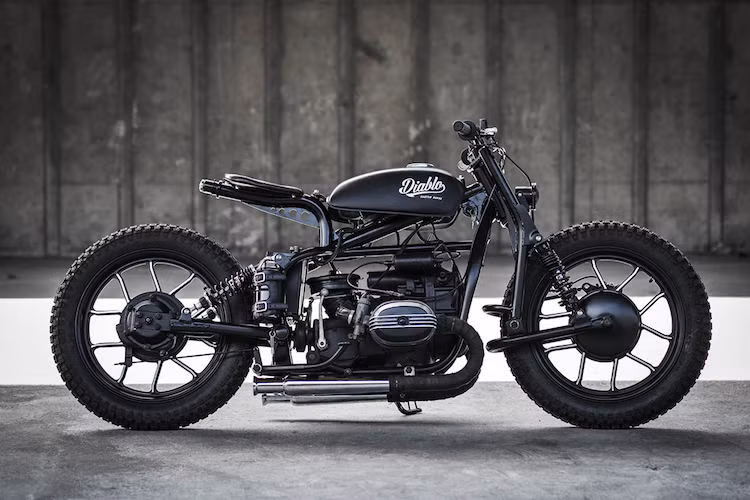 Do vốn "xác xe" đã có giá rẻ nên với dự án Diablo, K-Speed đã đặt ra mức kinh phí chỉ là 50.000 Baht (tương đương 31 triệu đồng). Họ đã bắt đầu từ phía sau xe bằng cách cắt hết bộ khung phụ nguyên bản, sau đó hàn một ống thép to bản để tạo thành một giá đỡ cho chiếc yên solo "siêu mỏng".