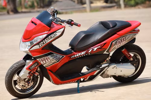 PCX phiên bản RIDE IT thiết kế nhìn ngầu không khác gì một con xe đua.