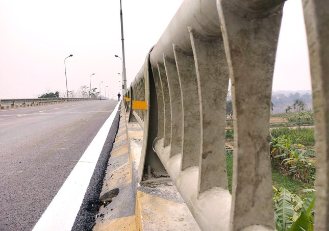 Việc thông xe cầu Văn Phú và cầu Yên Bái giúp cho việc lưu thông qua đây được đảm bảo, nhất là vào dịp giáp Tết Nguyên đán, khi lưu lượng phương tiện giao thông qua cầu tăng cao.