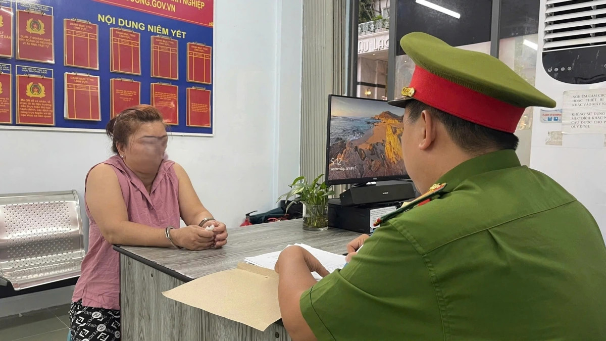 TP HCM: Bắt khẩn cấp hai đối tượng hành hung tài xế xe ôm công nghệ - Hình 2 TP HCM: Bat khan cap hai doi tuong hanh hung tai xe xe om cong nghe-Hinh-2