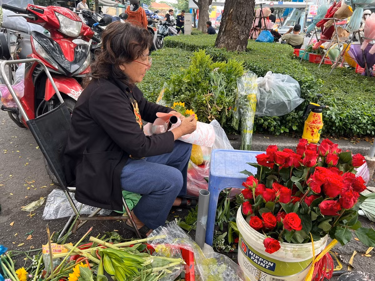 Năm nay giá hoa hồng không tăng, dù Tết Nguyên đán vừa qua và sản lượng hoa tươi chưa nhiều.